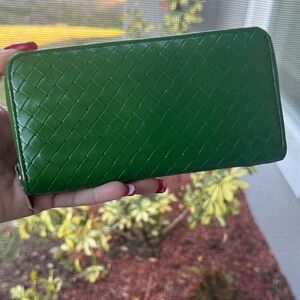 Bottega Veneta long wallet intrecciato Includes a Certificate of Authenticity!